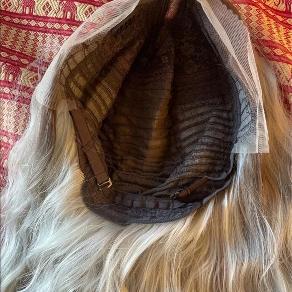 - 💫 18” PLATINUM BLONDE BROWN ROOTS WAVY LACE FRONT WIG * NEW*